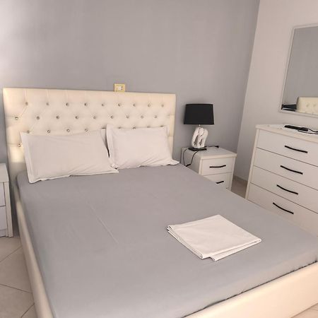 Marinela Apartment Sarandë Esterno foto