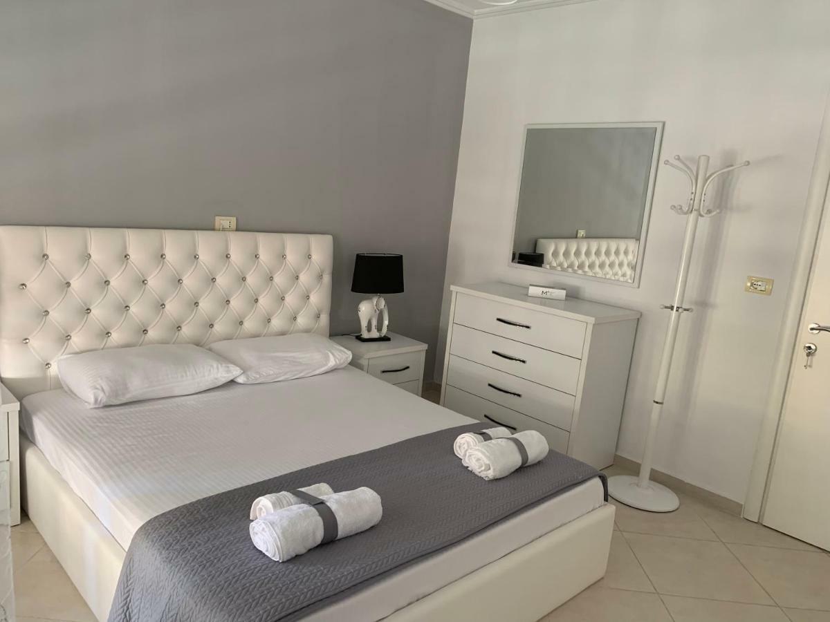 Marinela Apartment Sarandë Esterno foto