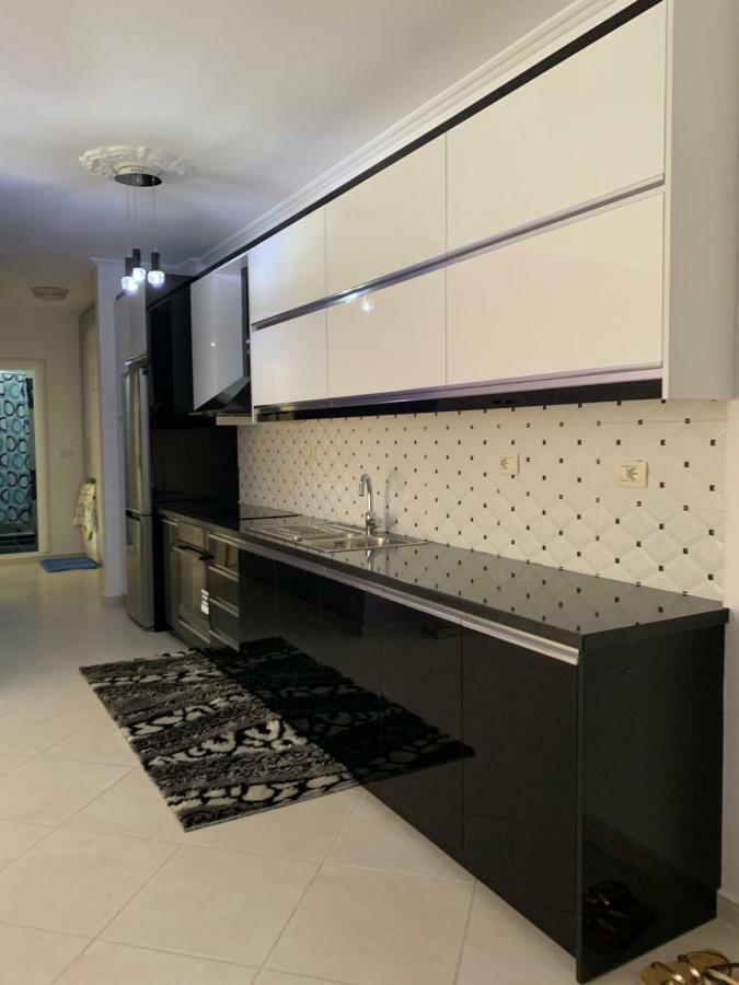 Marinela Apartment Sarandë Esterno foto