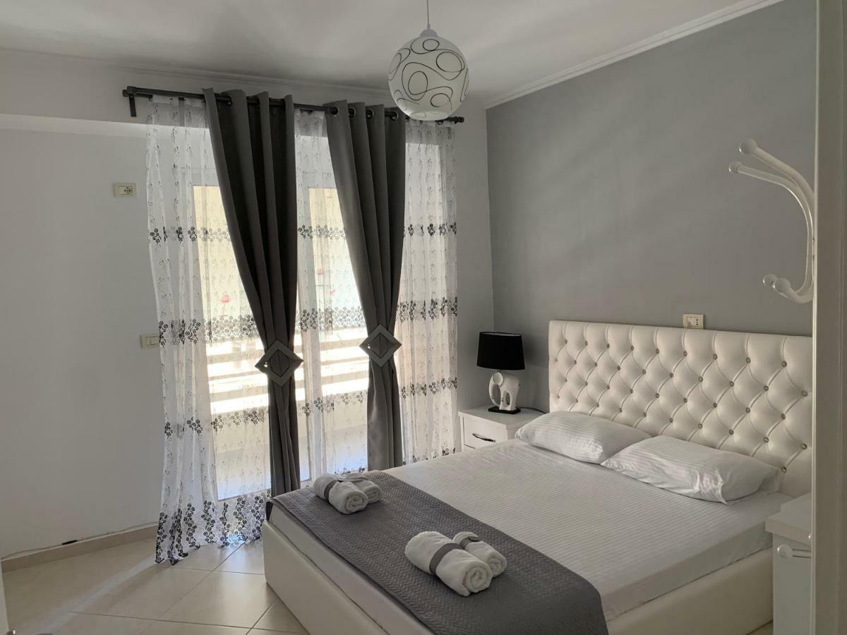Marinela Apartment Sarandë Esterno foto